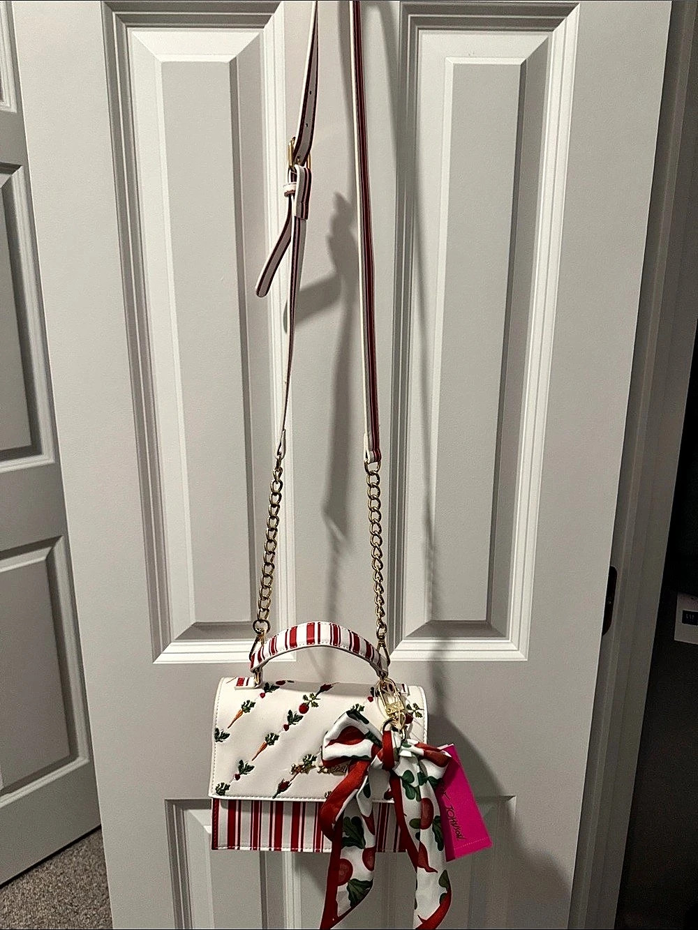 Betsey Johnson XOMYLO2 Vegetable Garden Crossbody Bag Shoulder Bag, Red & White - Picture 2 of 6
